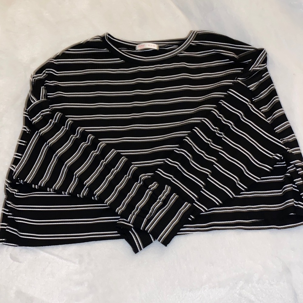Black and white cropped shirt